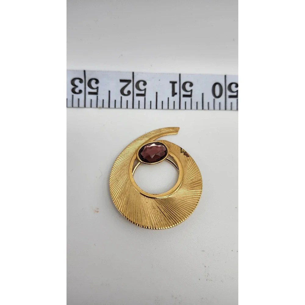 Jeri Lou‎ Scarf Brooch Pin Gold Tone Swirl Design Purple Rhinestone Vintage